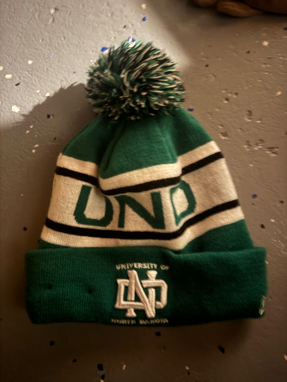 University of North Dakota (UND) Green Knit Pom Beanie